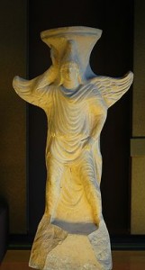Attis con il berretto frigio. Thymiaterion di terracotta da Tarso,  I  o II secolo a.C., Louvre.