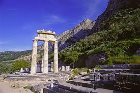 Santuario di Apollo a Delfi.