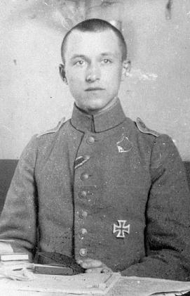 Ernst Jünger nel 1916 in divisa da tenente.